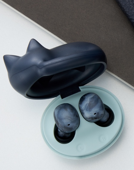 Cat Shaped Wireless Earphones Case