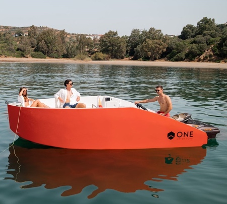 ONE Water Toys Boat