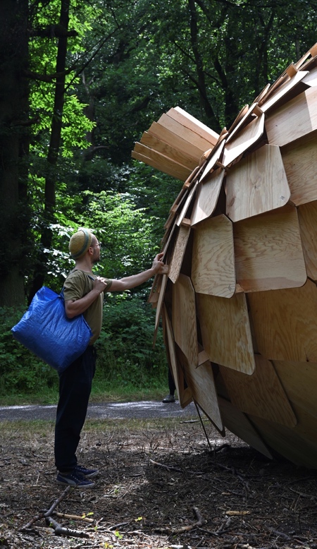 Linfeng Zhou Acorn Meditation Pod