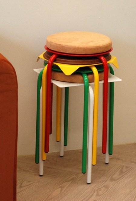 HOUS Burger Stool